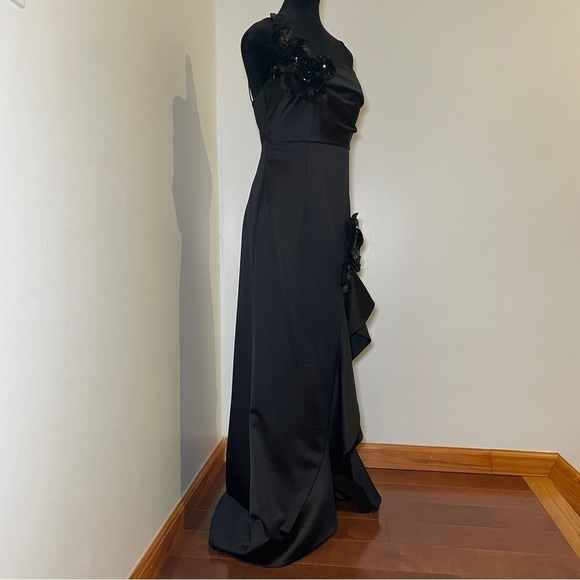 Ungaro- Black Side-Slit Sequin Flower-Embellished Gown Size 4 Evening Gown - Picture 5 of 15
